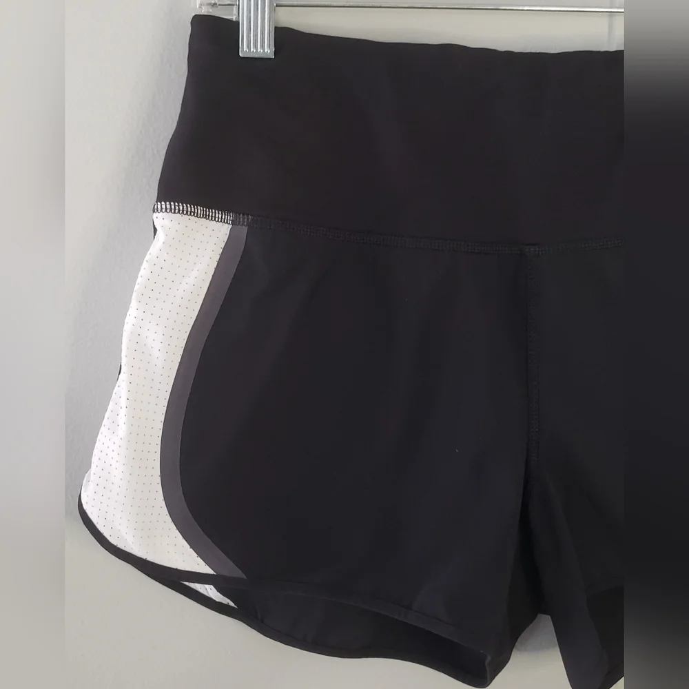 Athleta Black and White Acceleration Running Shorts 3.5" - Picture 4 of 14